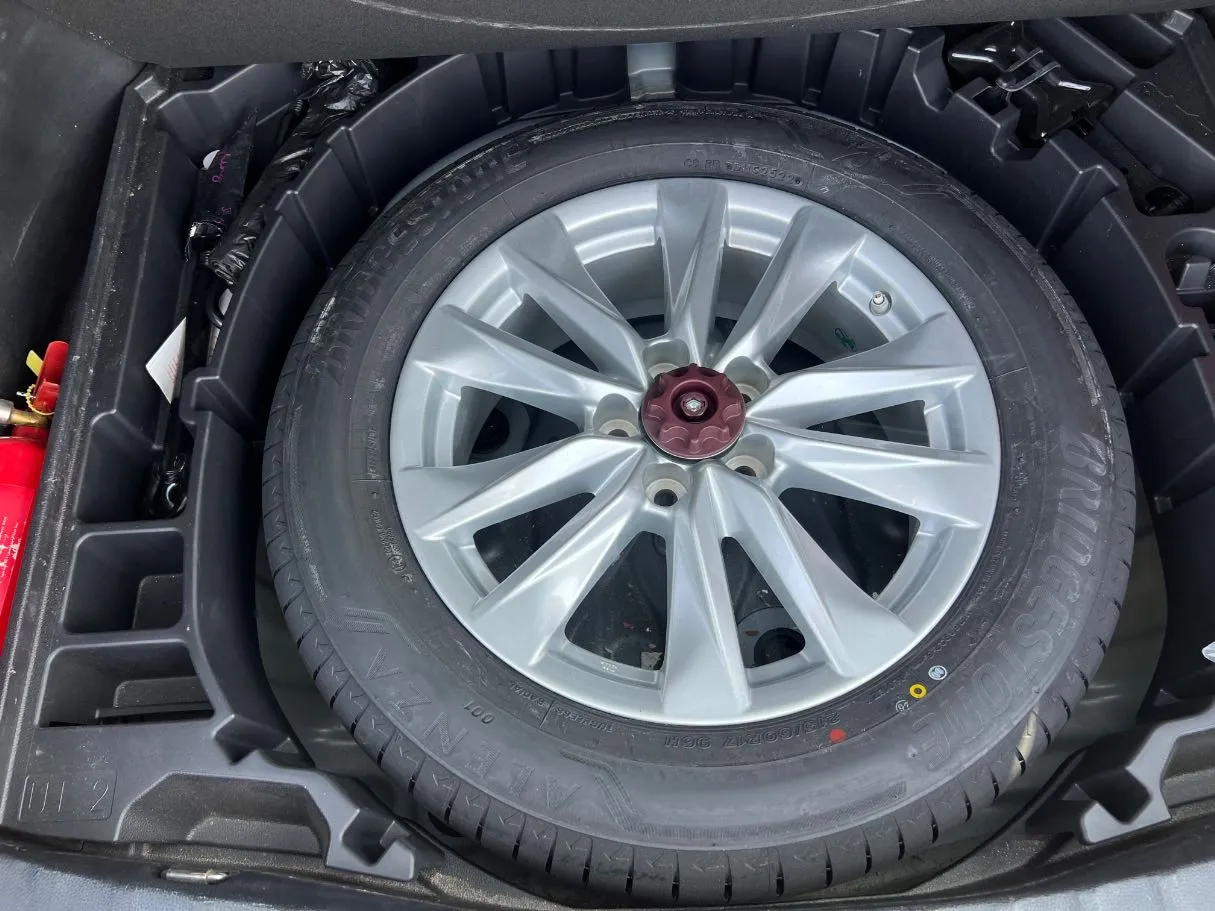 Car image 22