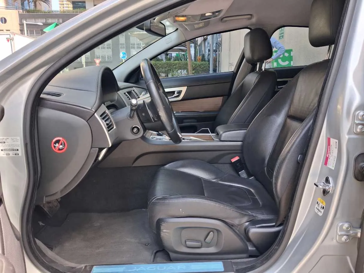 Car image 12