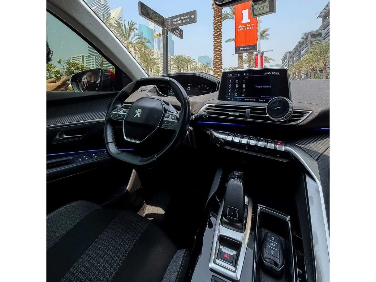 Car image 12