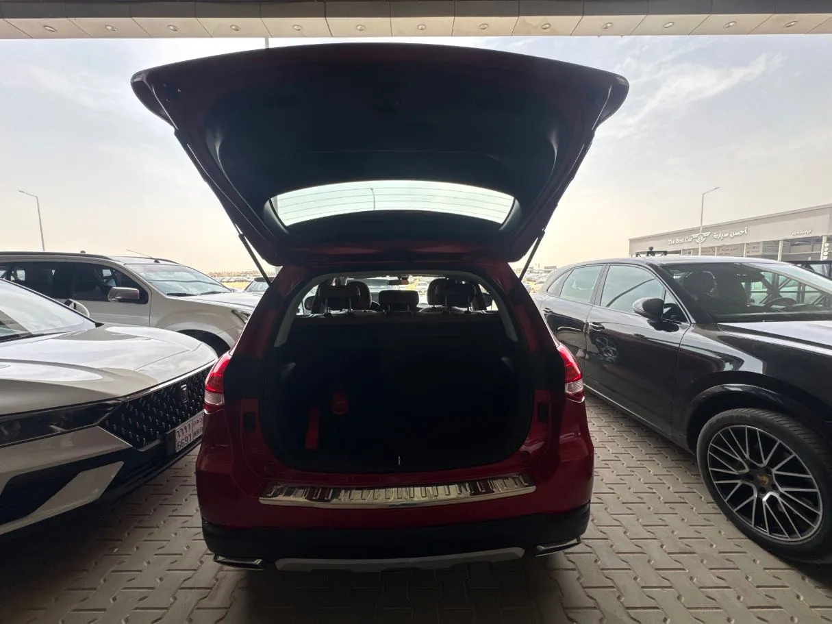 Car image 17