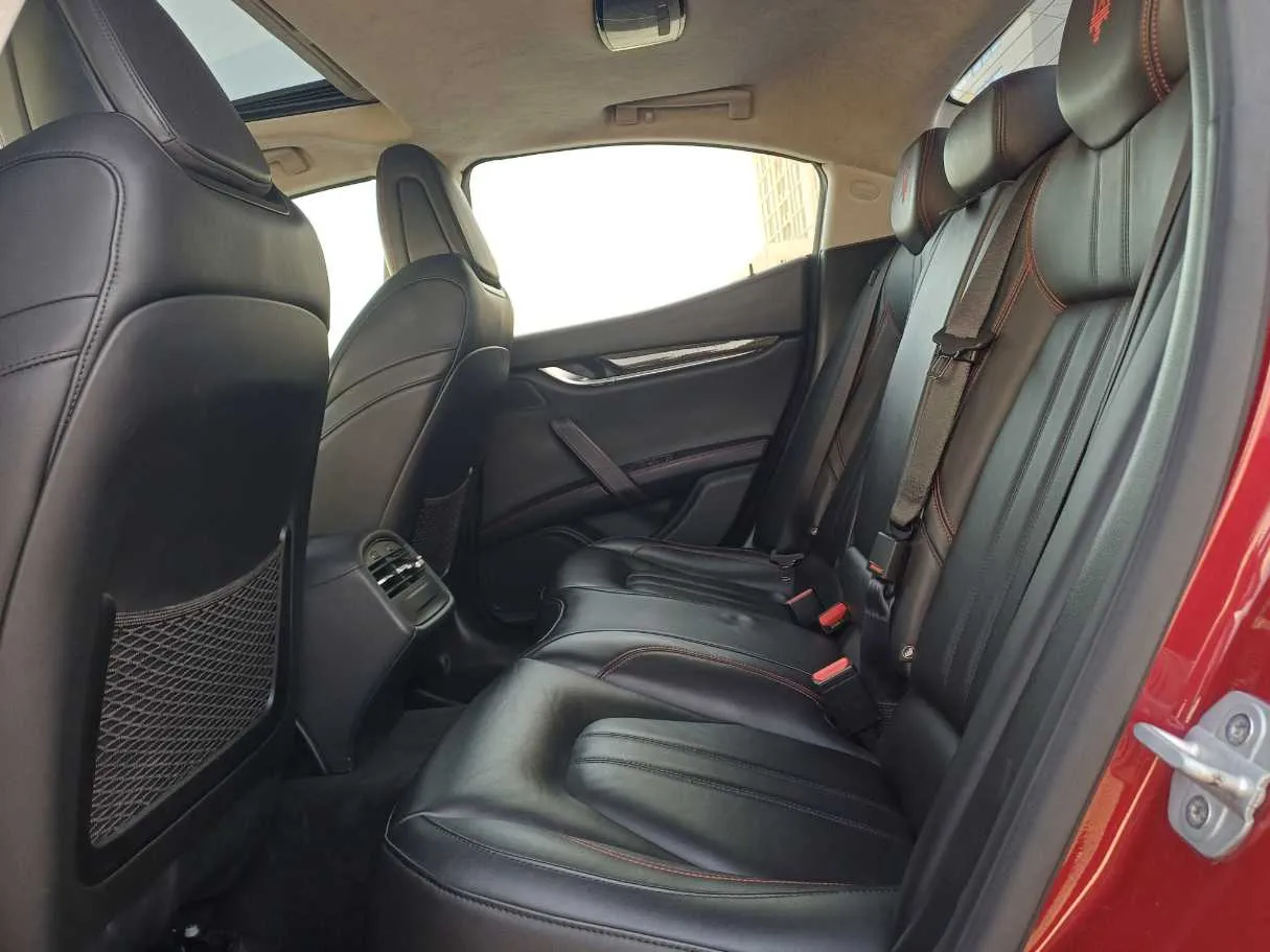 Car image 13