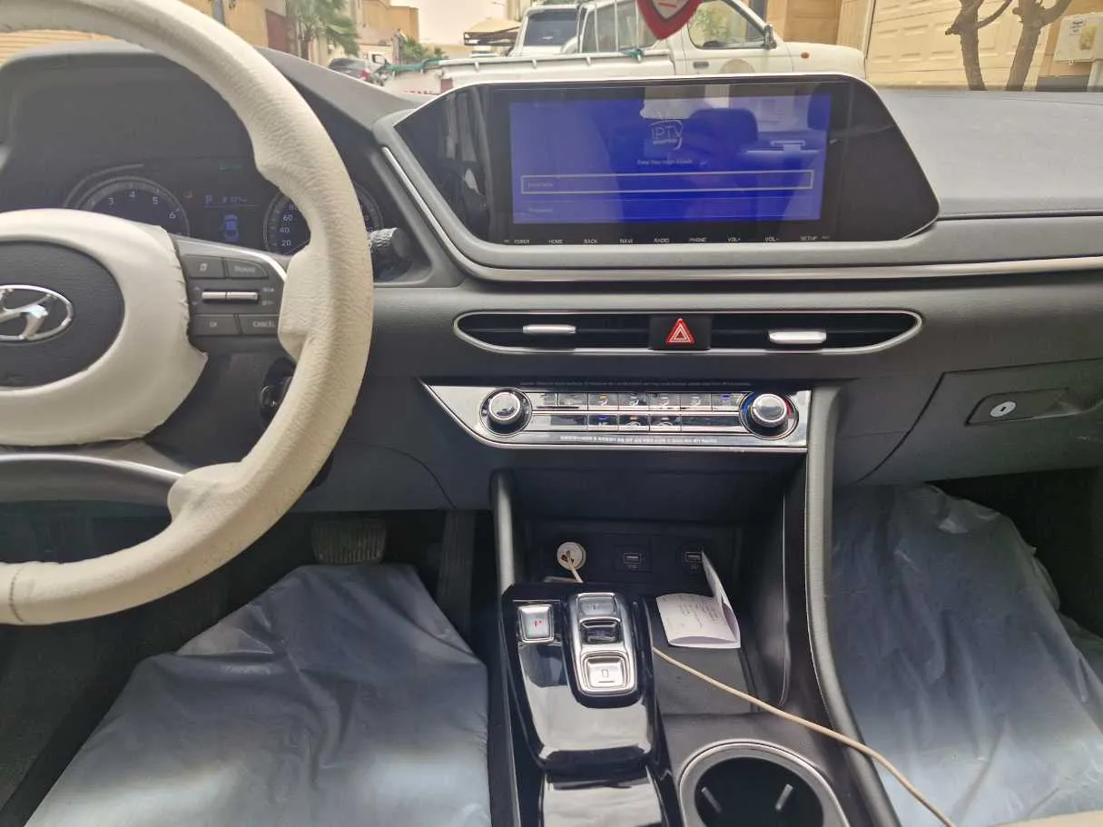 Car image 15