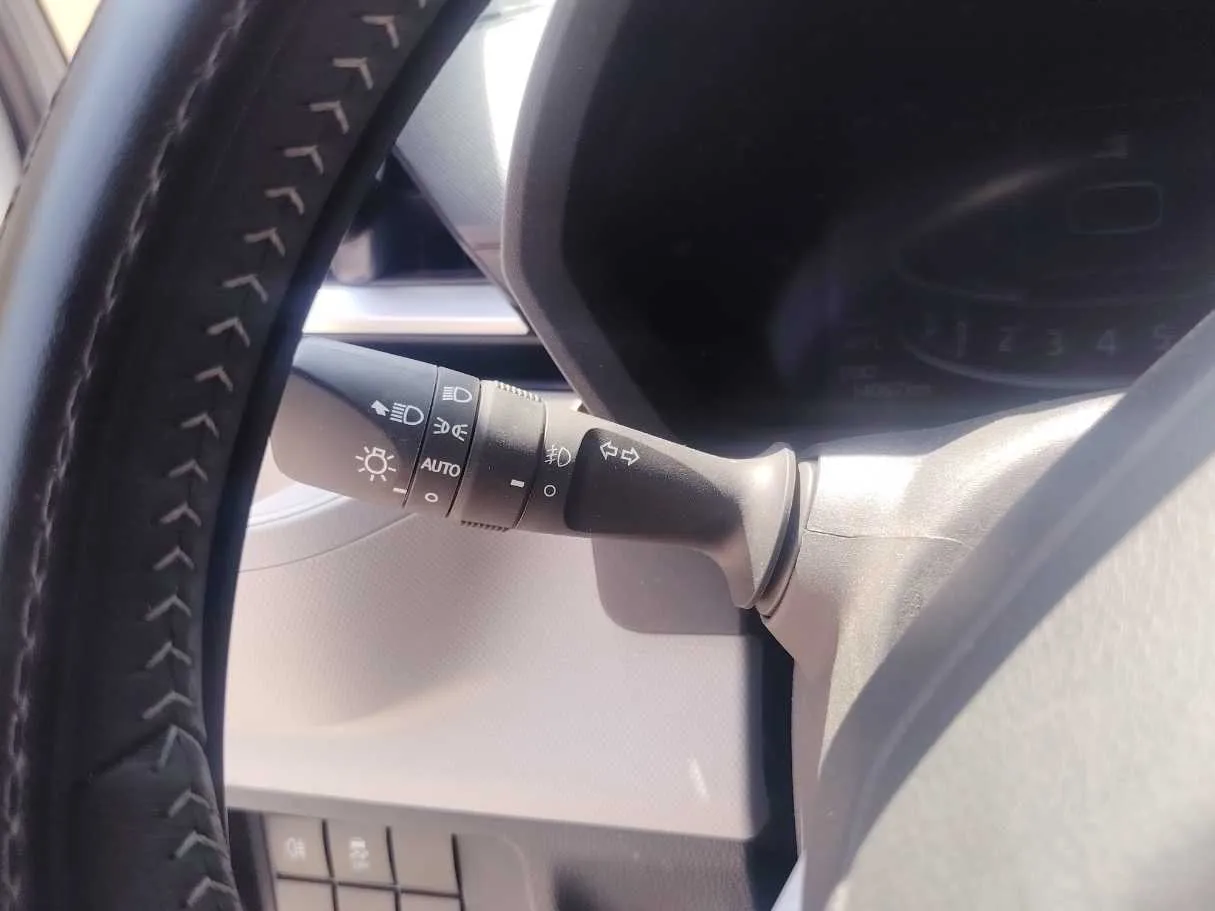 Car image 26