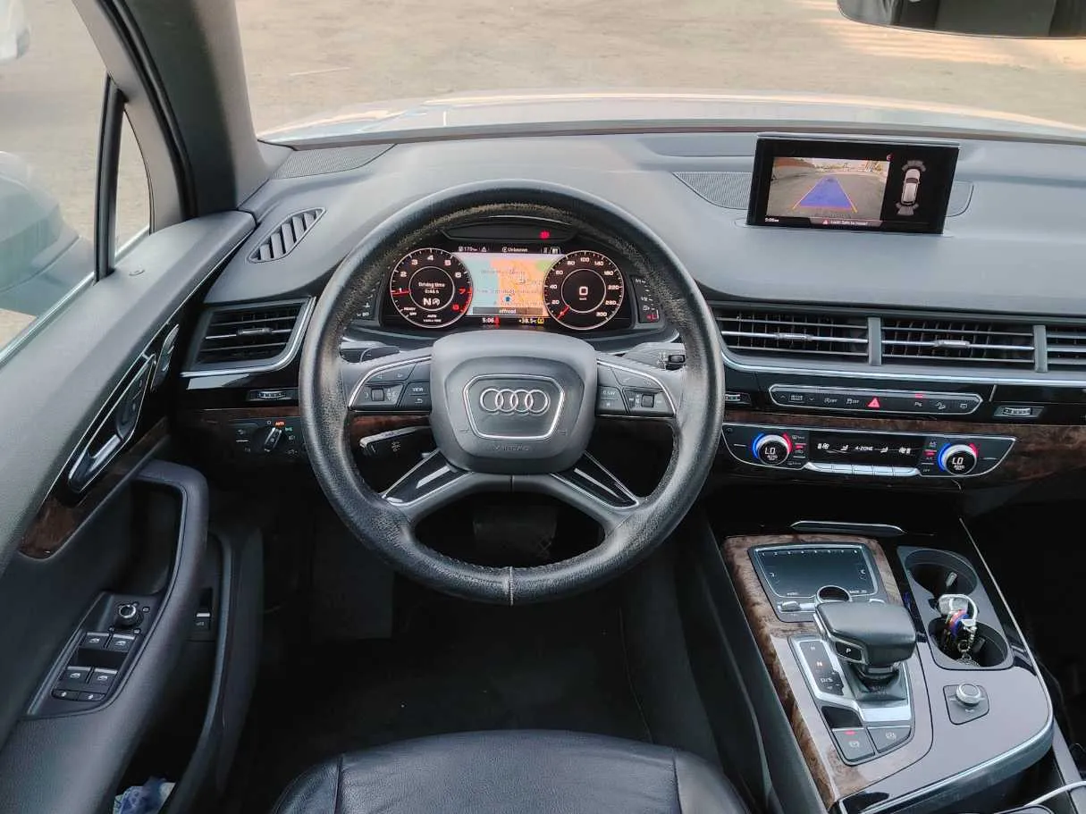 Car image 25