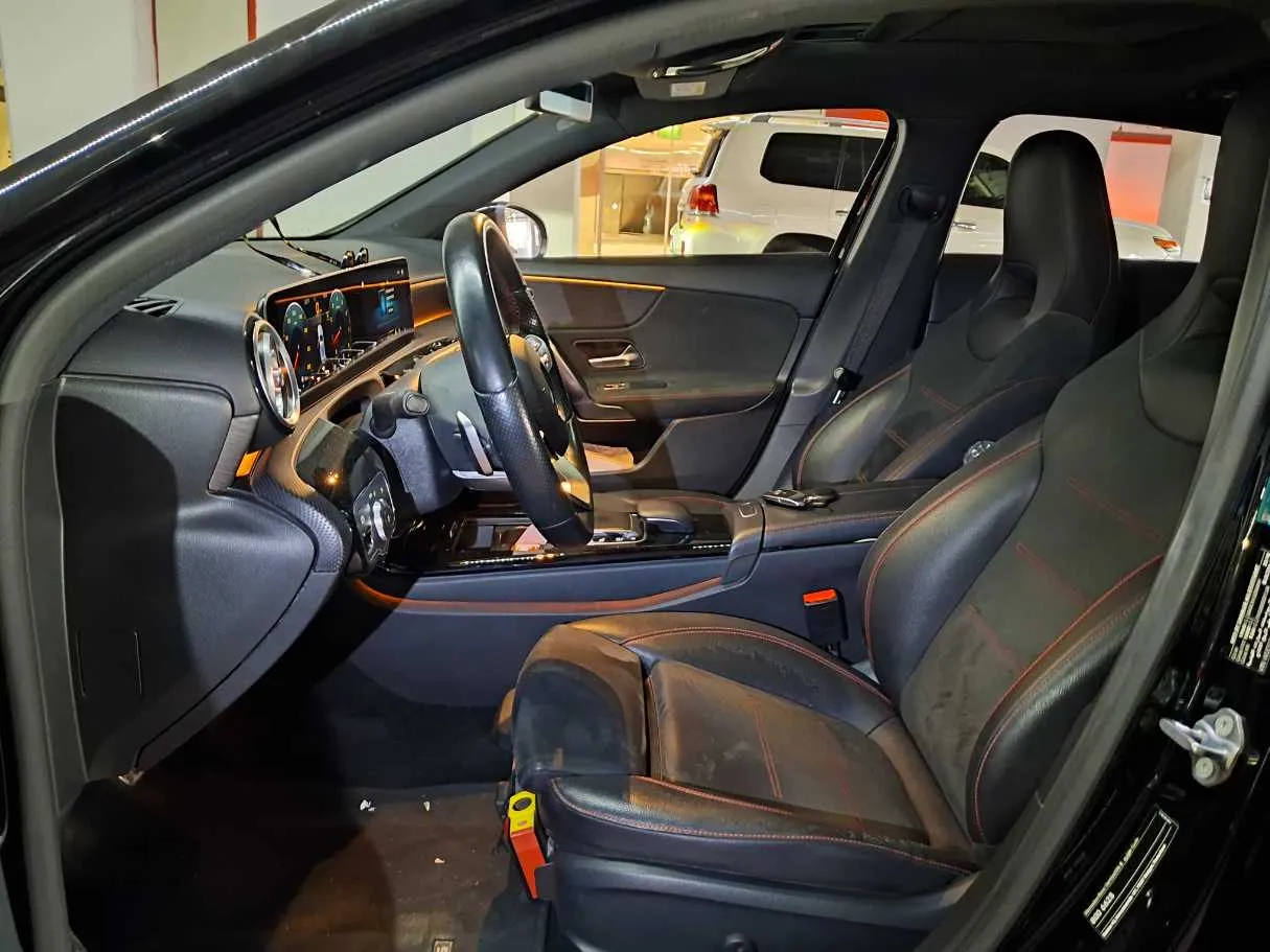 Car image 12
