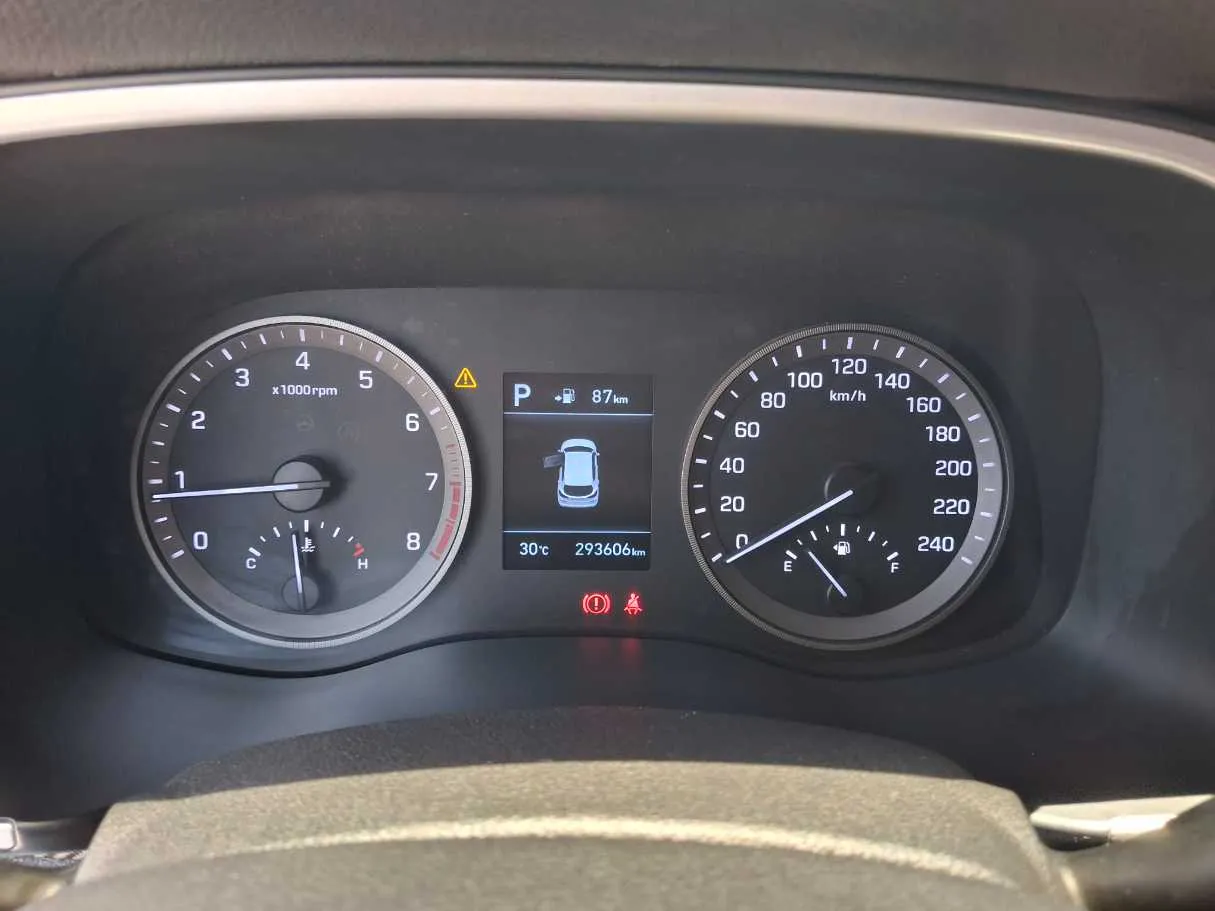 Car image 17