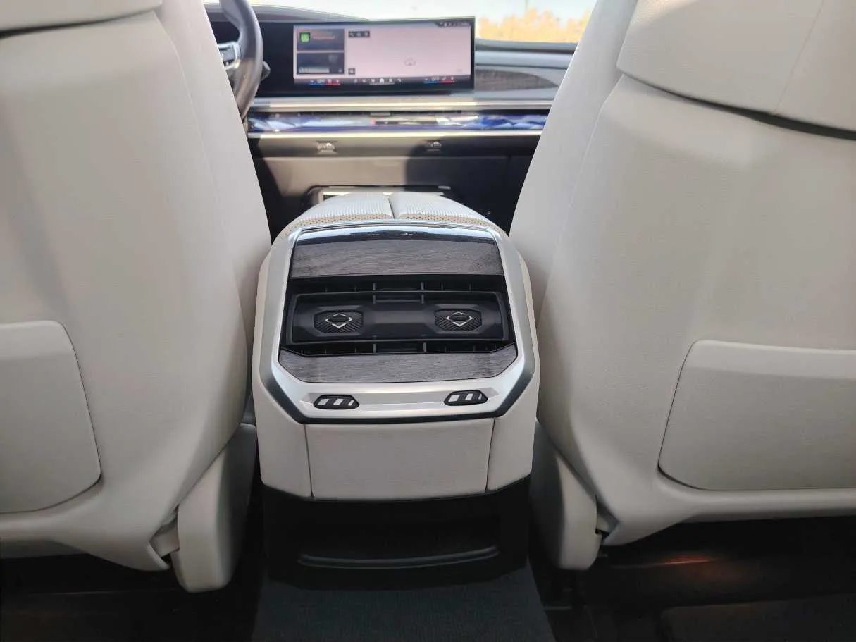 Car image 37
