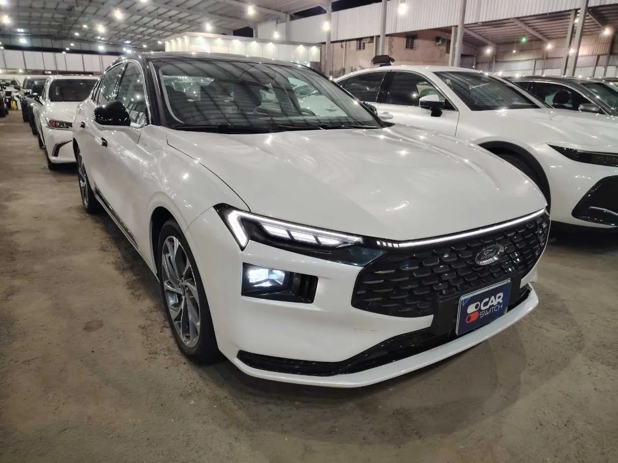 Car image 3