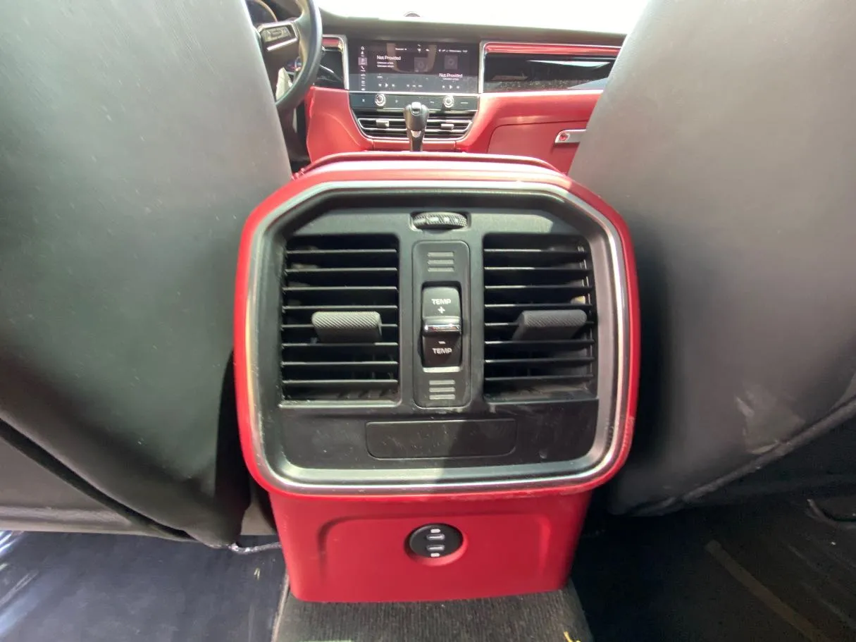 Car image 26