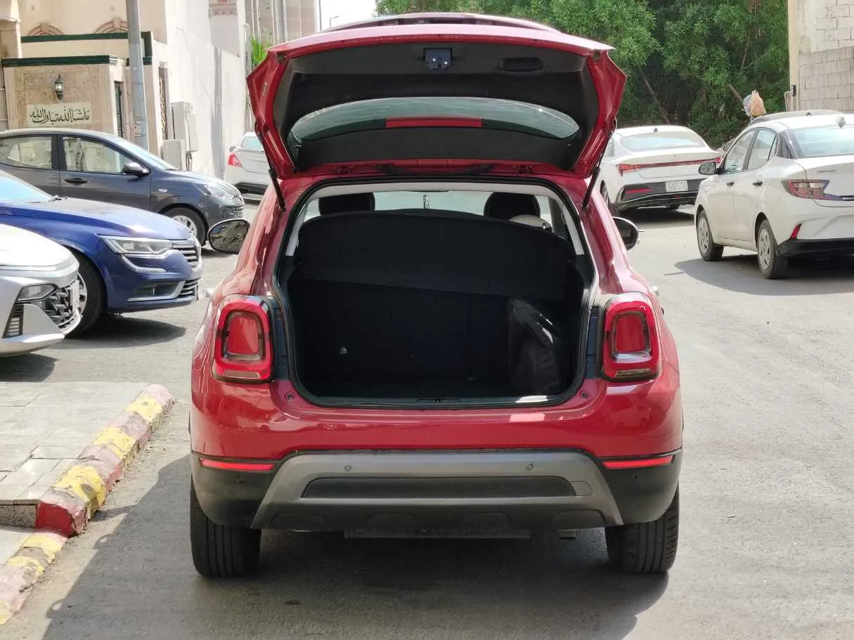 Car image 24