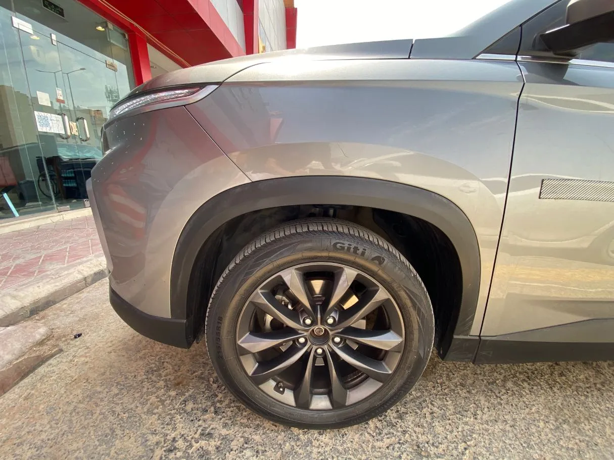 Car image 8
