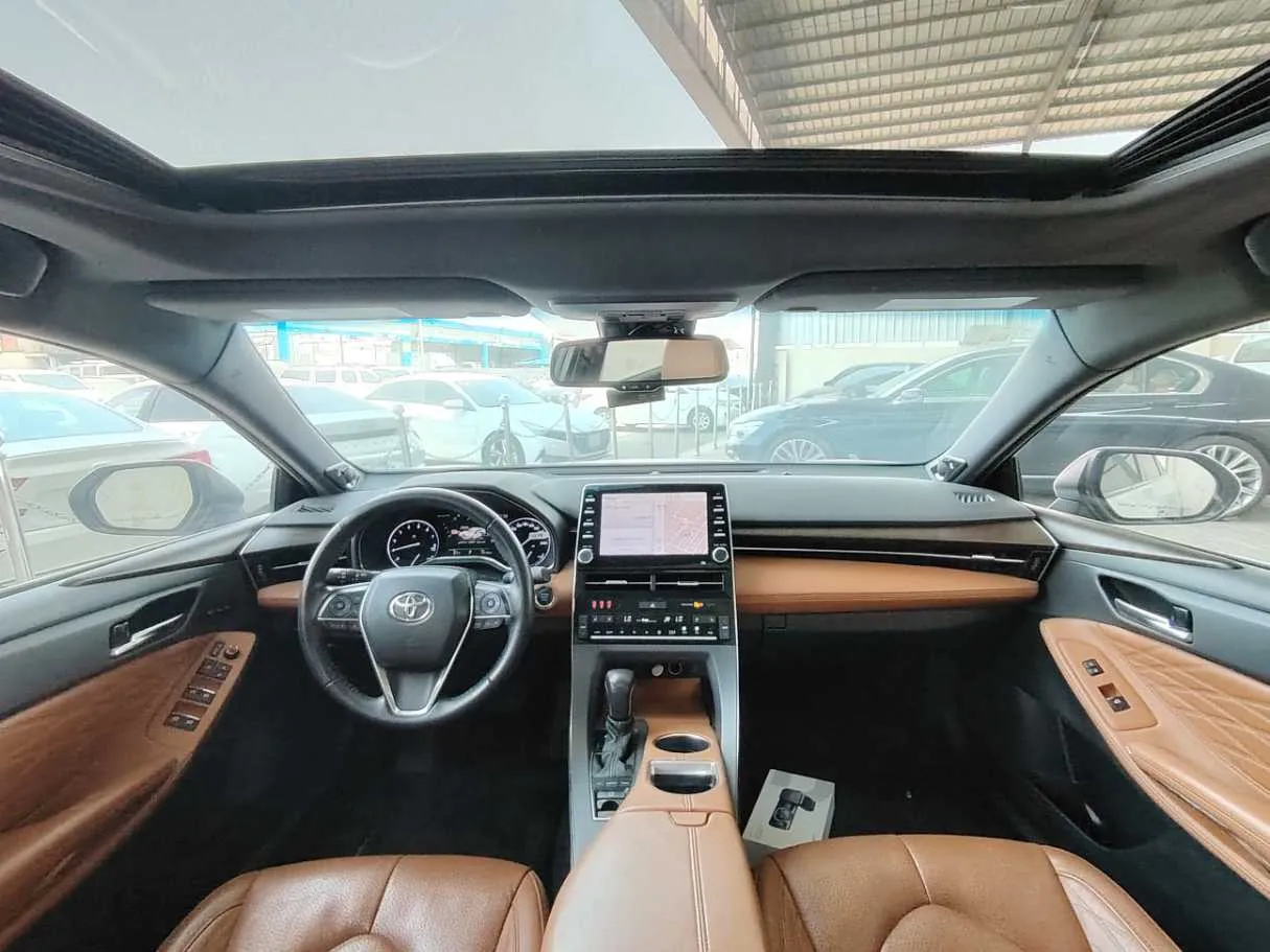 Car image 24