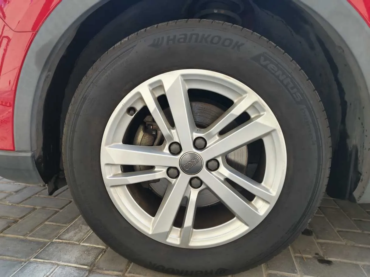 Car image 10