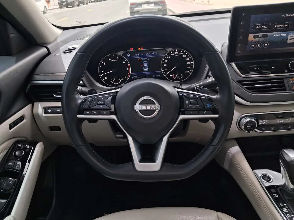 Car image 17