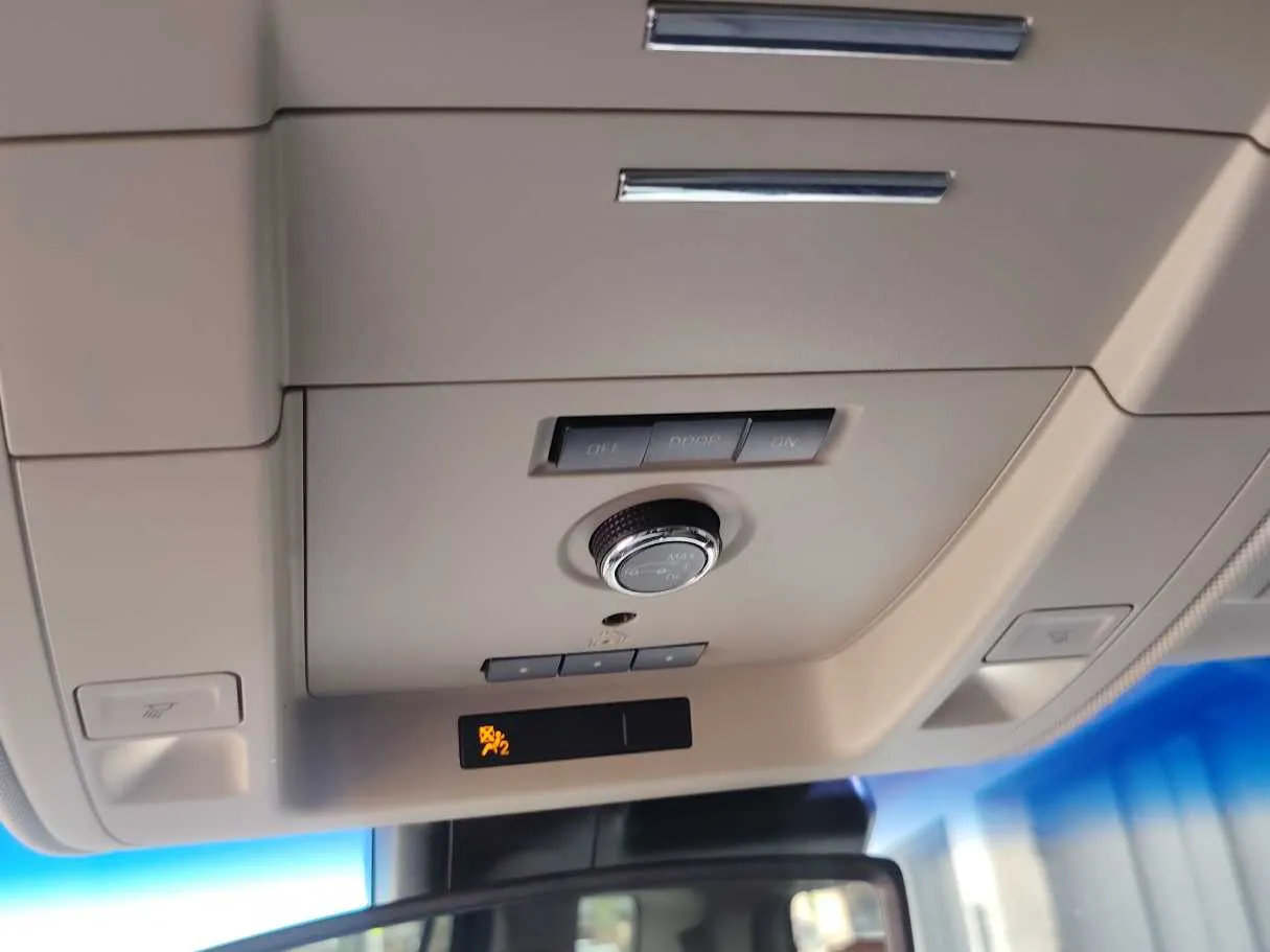 Car image 28