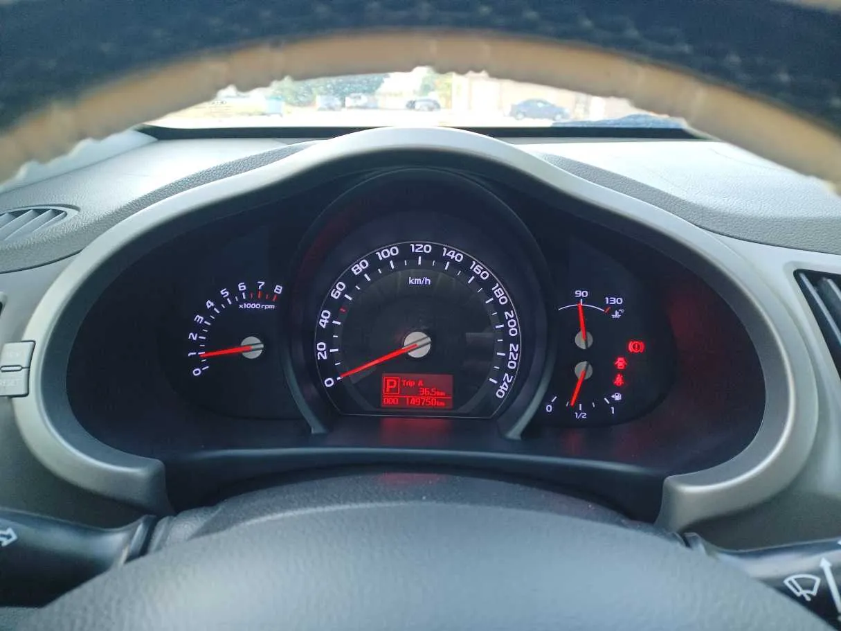 Car image 17