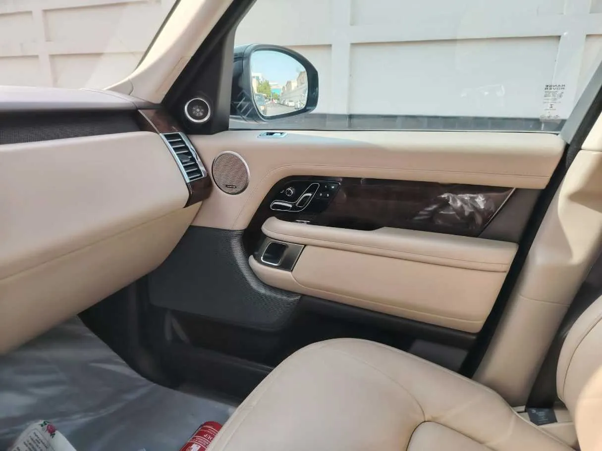 Car image 38