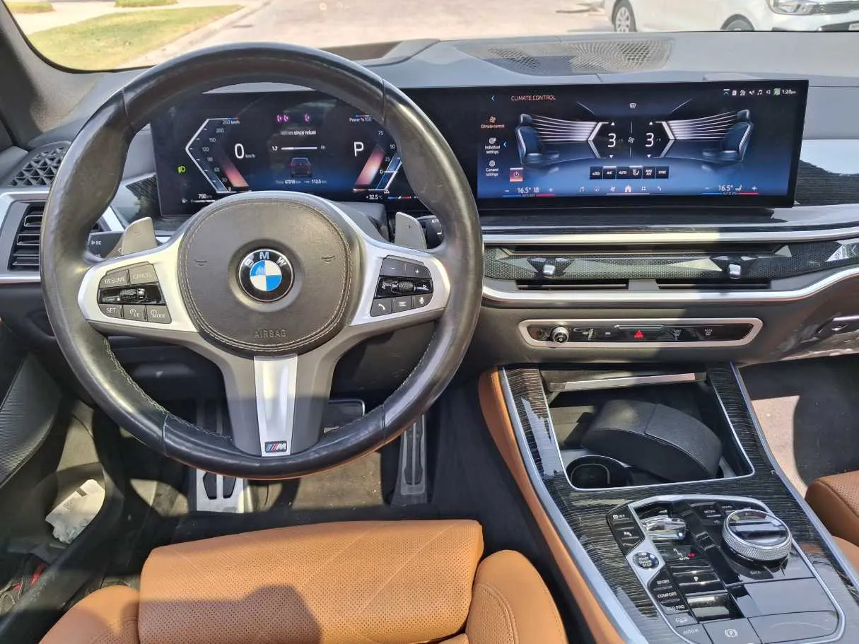 Car image 16