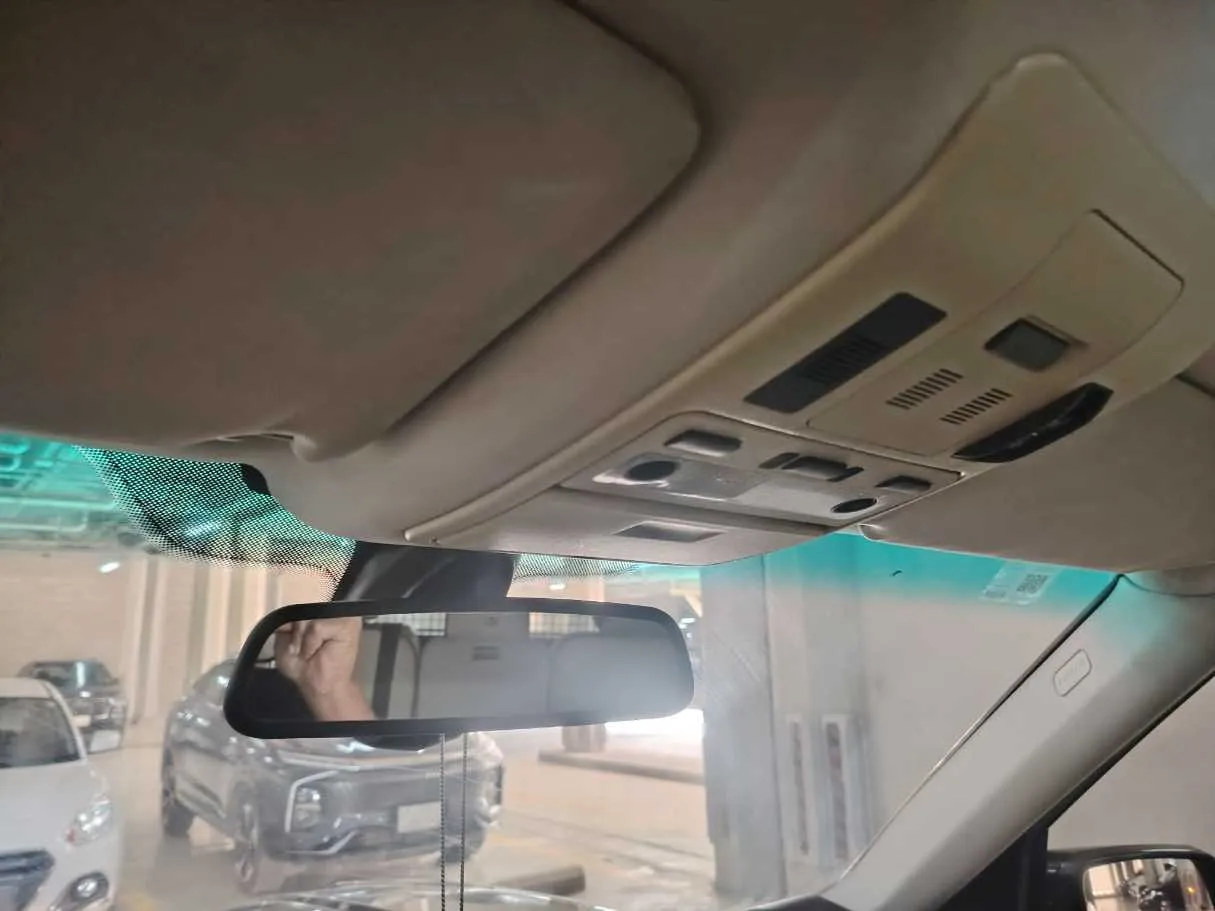 Car image 30