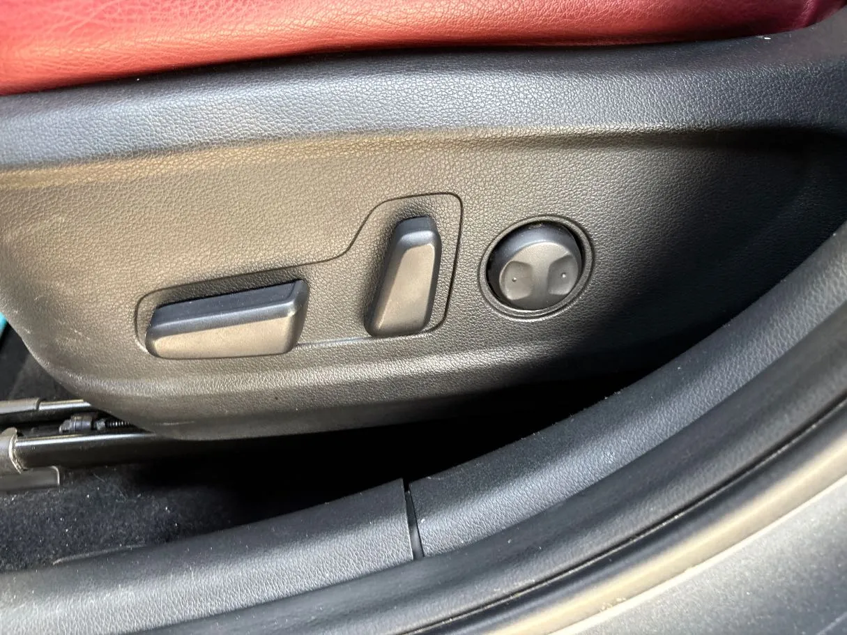 Car image 27