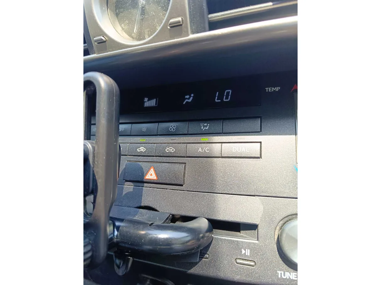 Car image 34