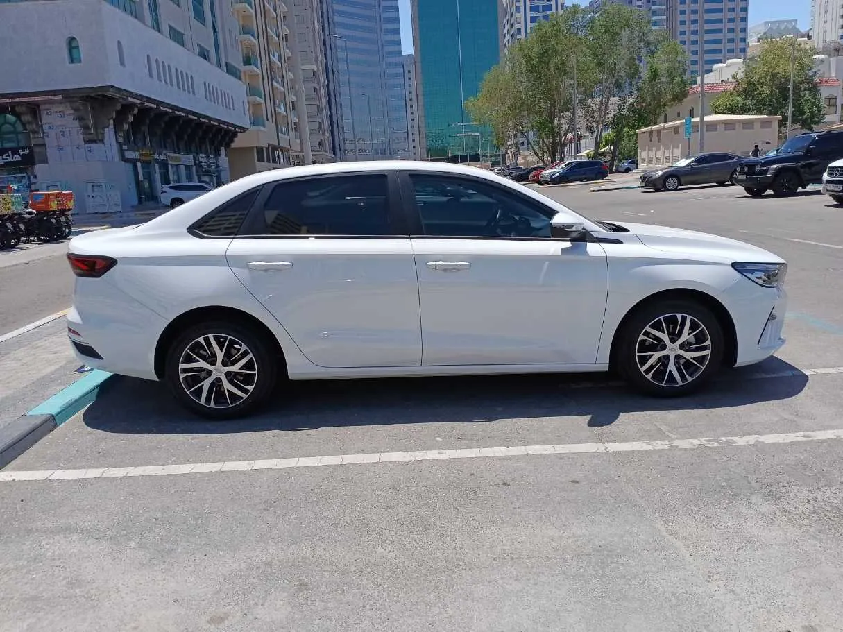 Car image 8