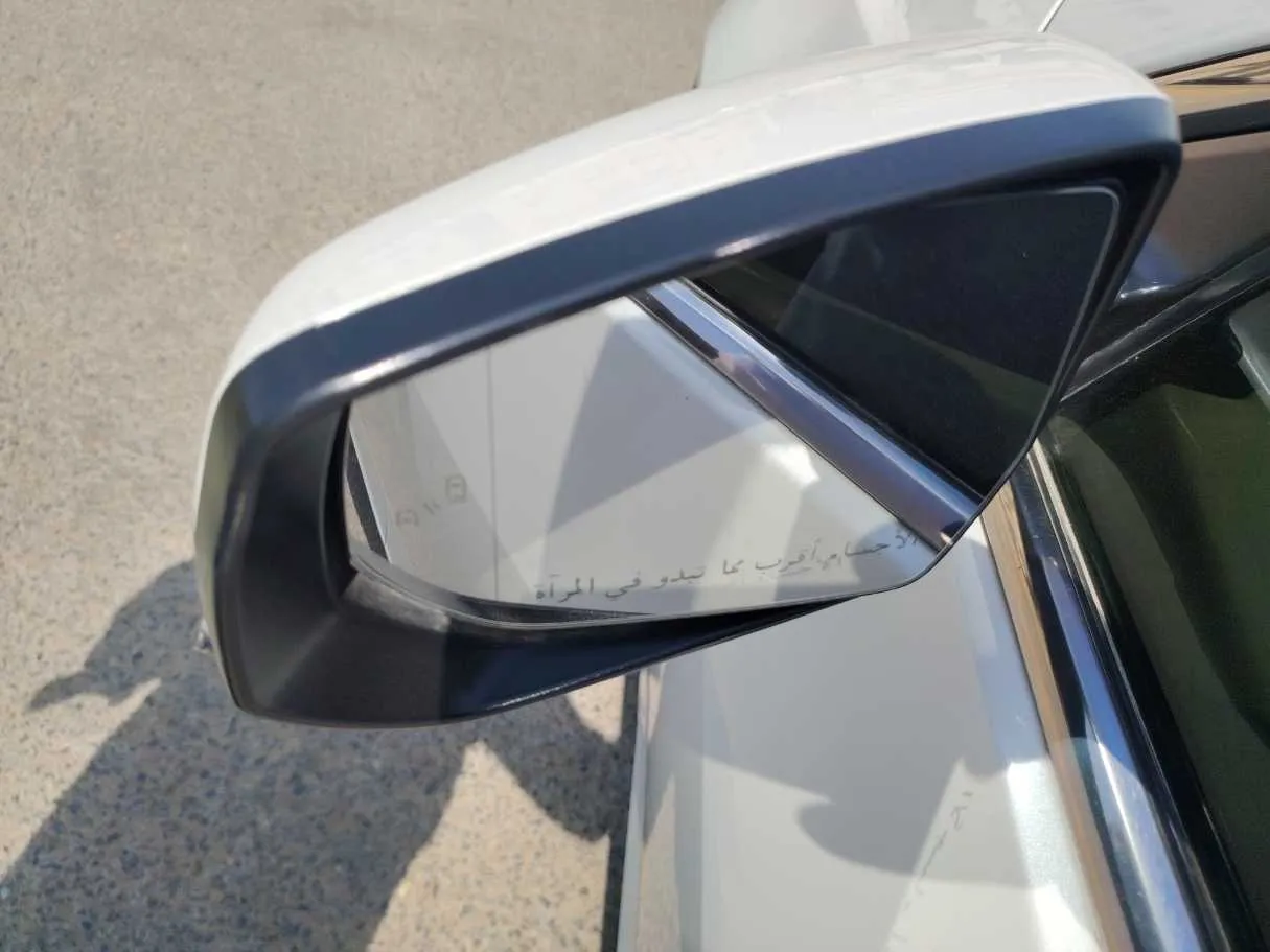 Car image 30