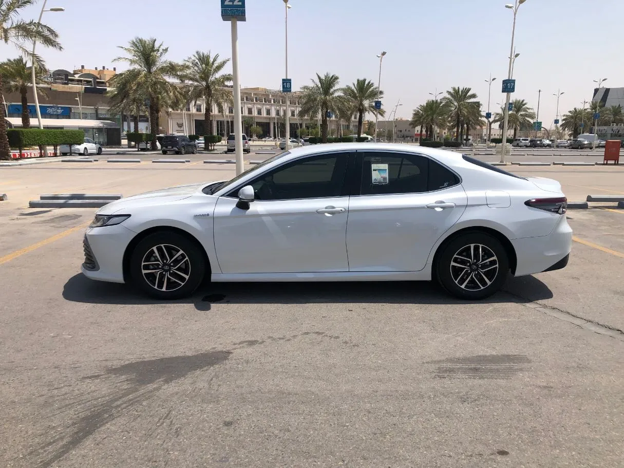 Car image 8
