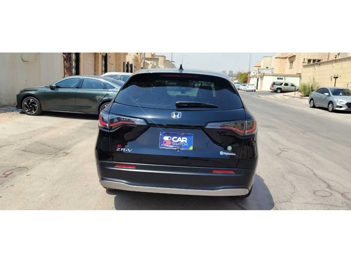 Car image 6