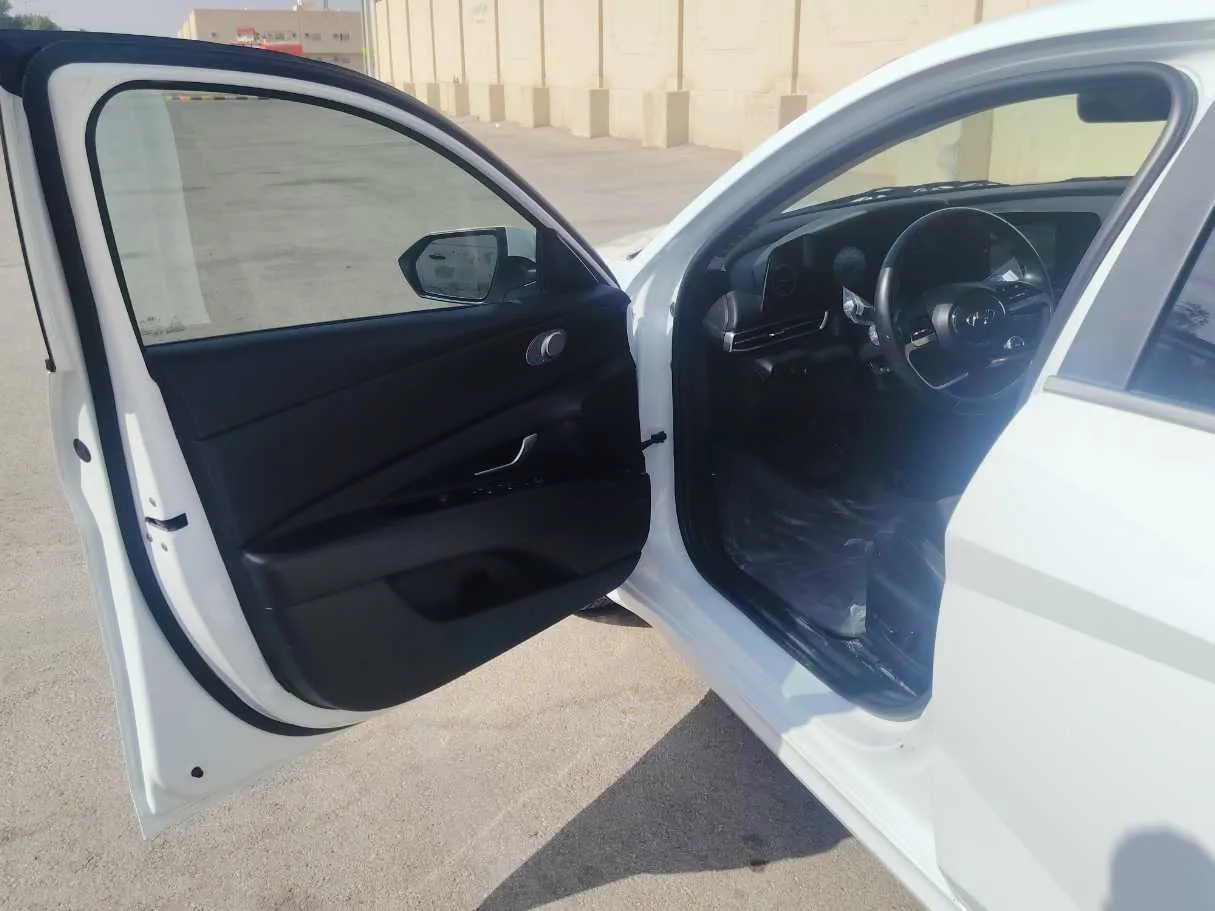 Car image 11