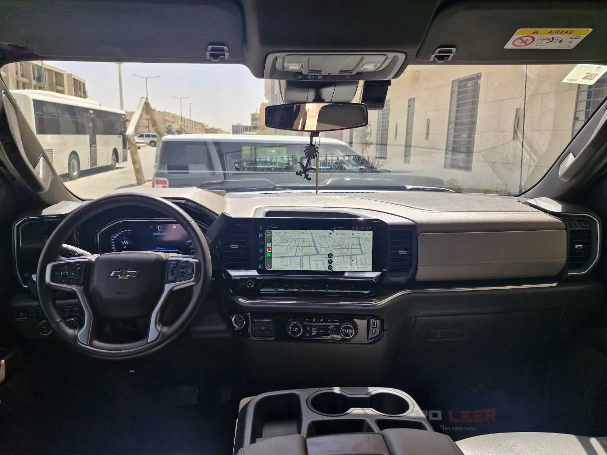 Car image 16