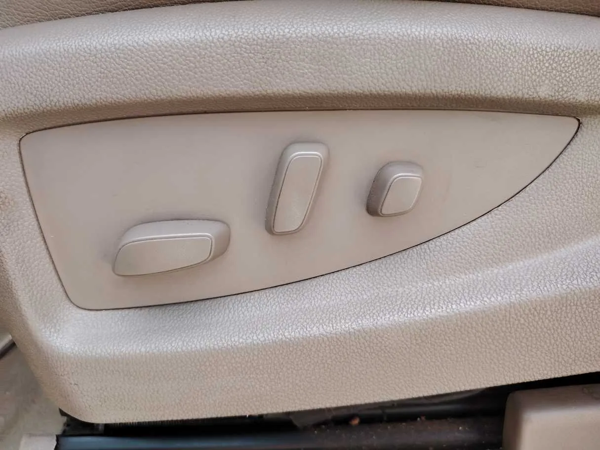 Car image 28