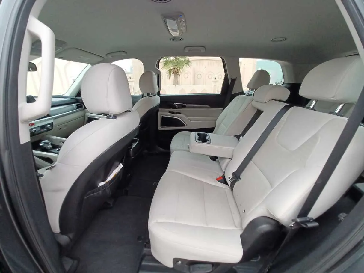 Car image 12