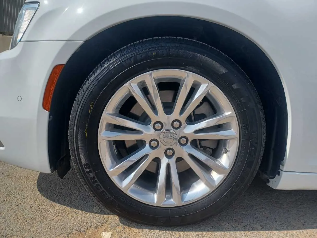 Car image 9