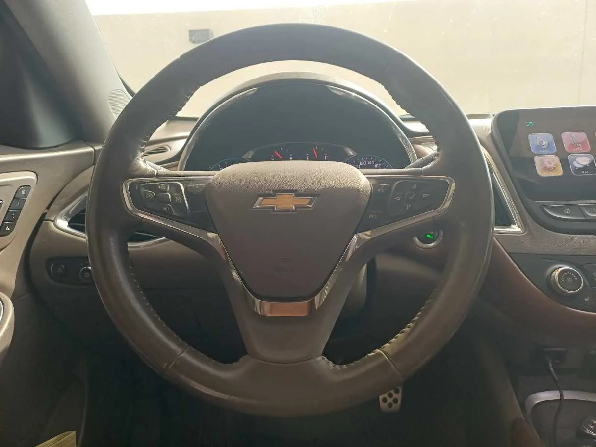 Car image 17