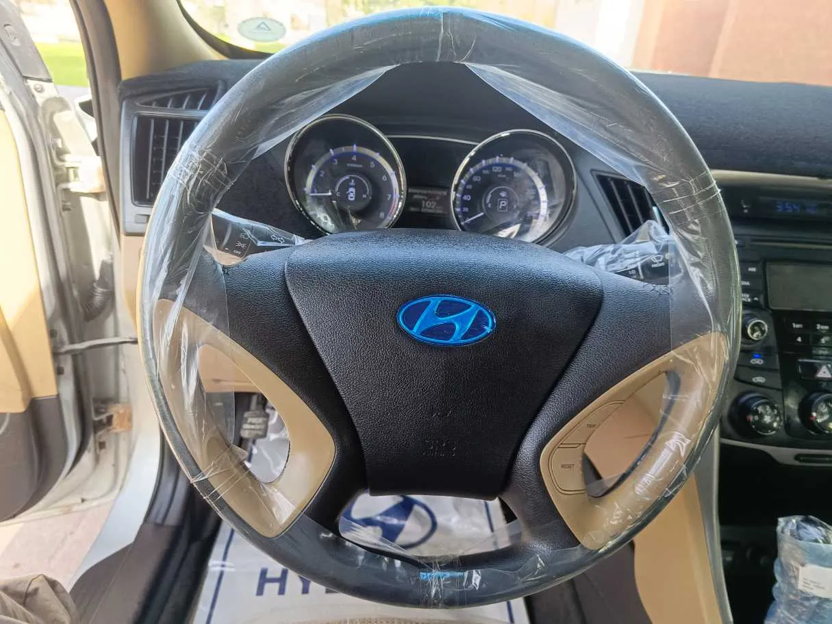Car image 20