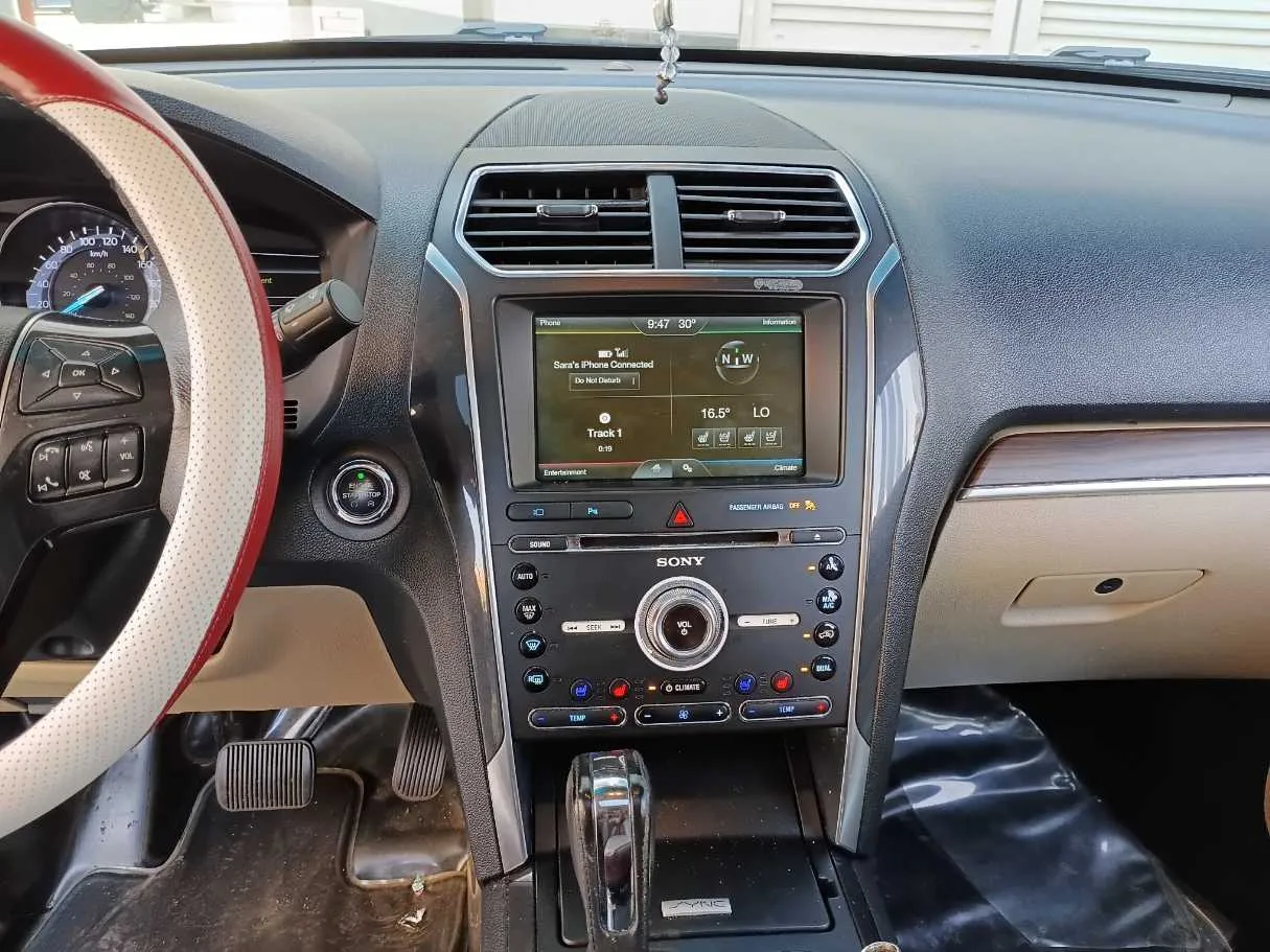 Car image 17