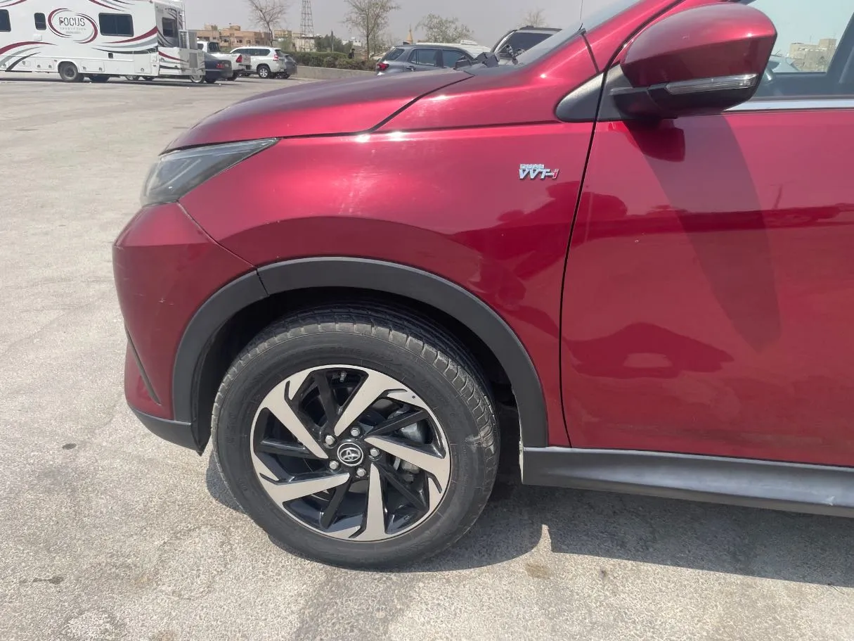 Car image 9