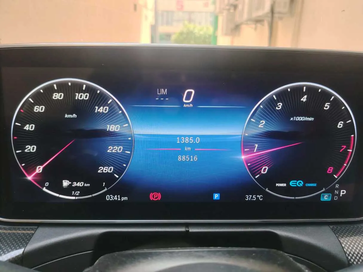 Car image 27