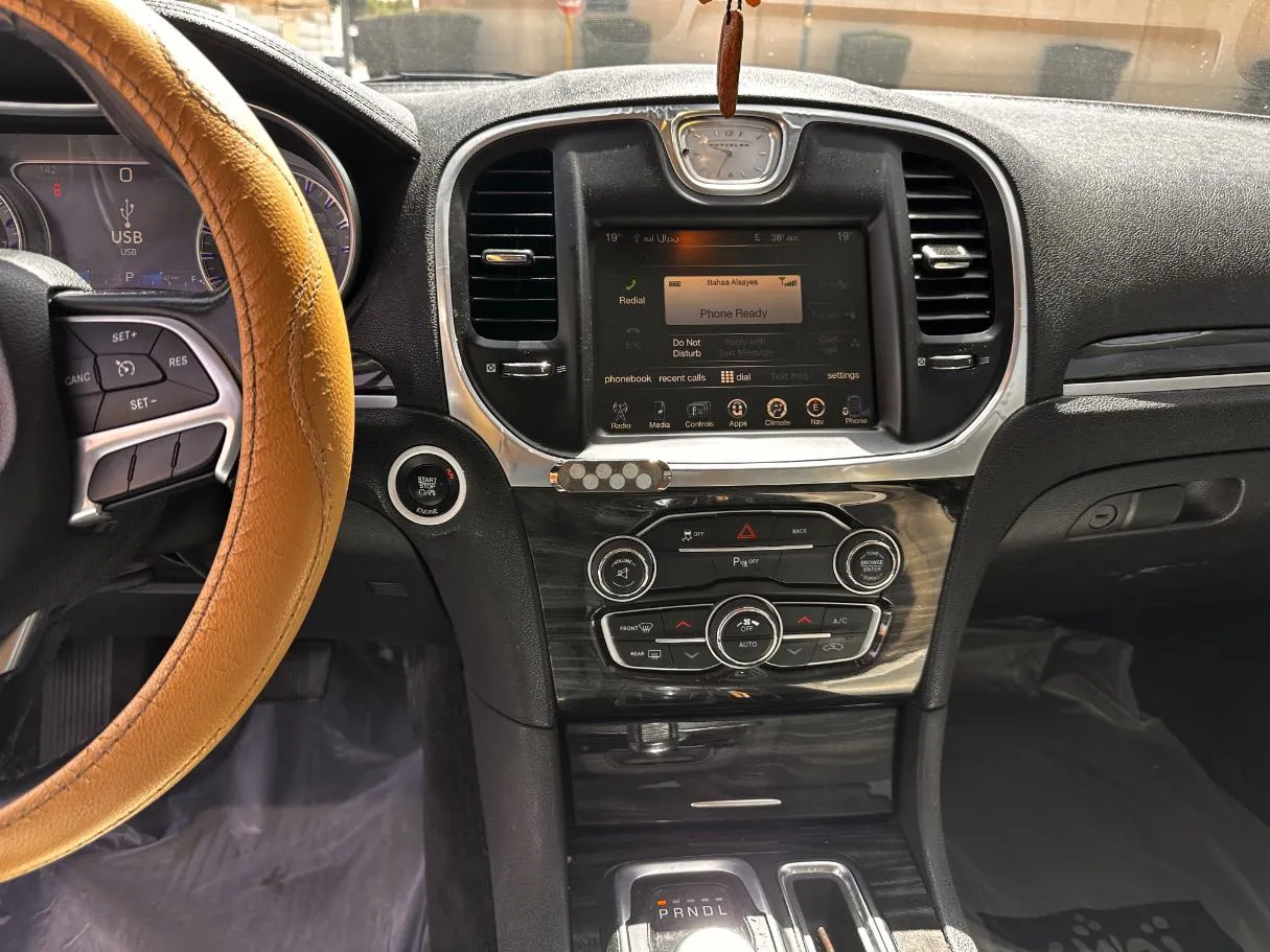 Car image 19