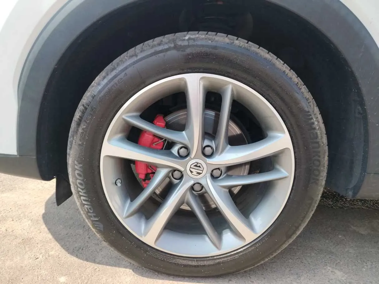 Car image 10