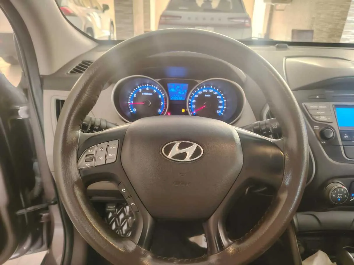 Car image 23