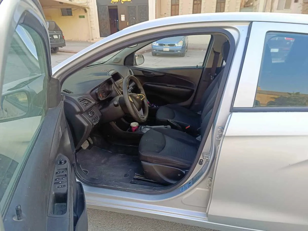 Car image 13