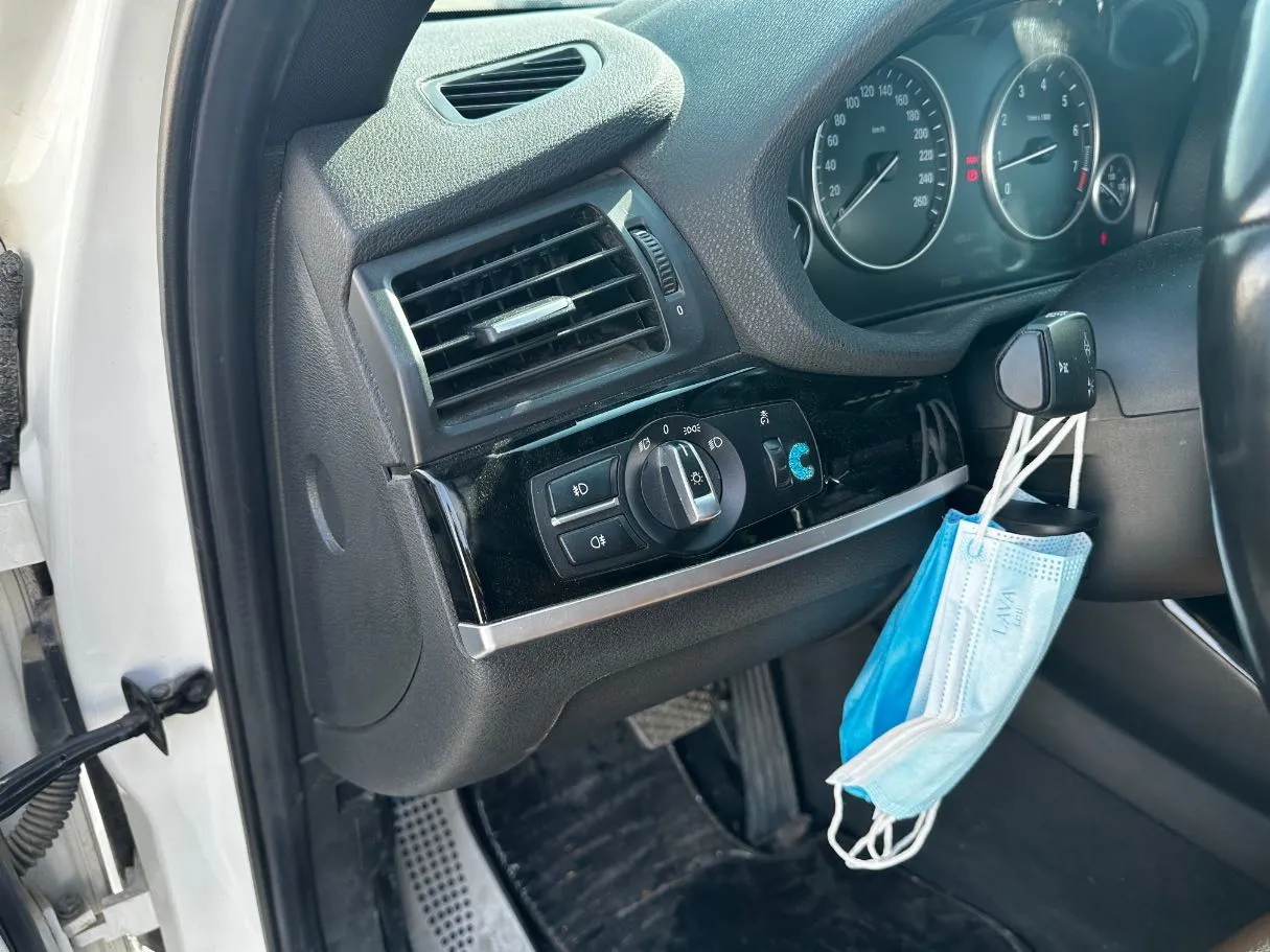 Car image 27