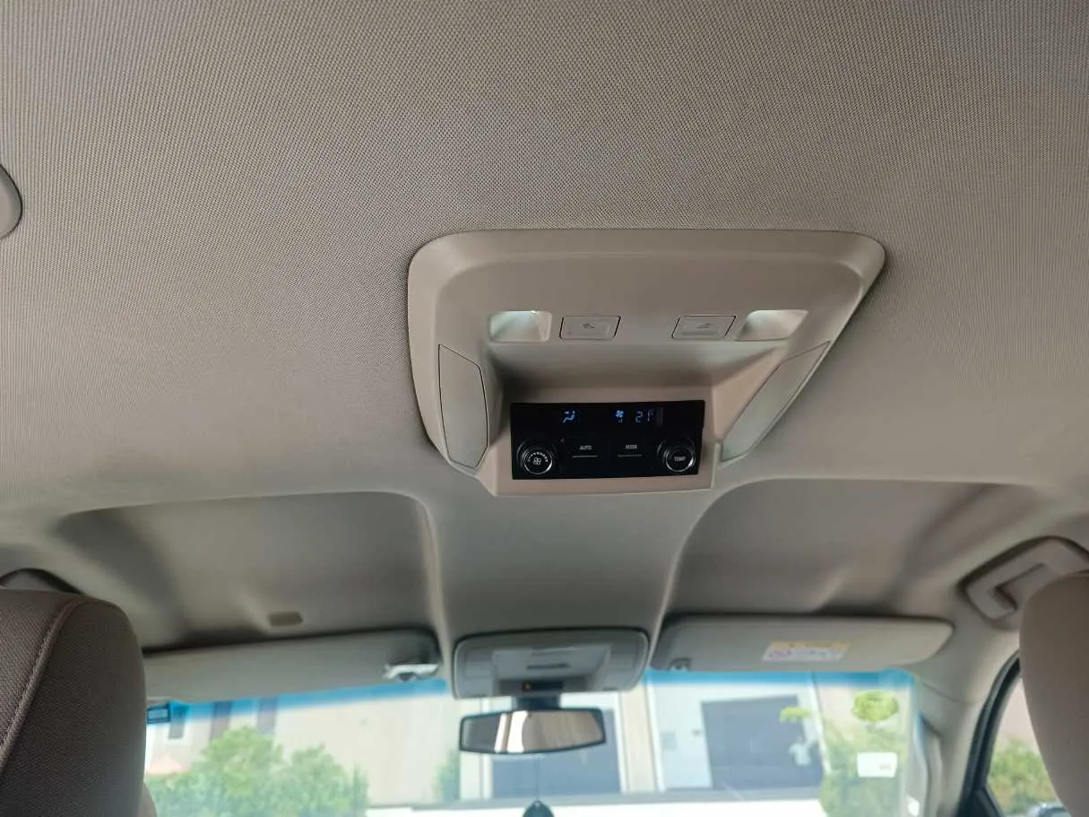 Car image 30