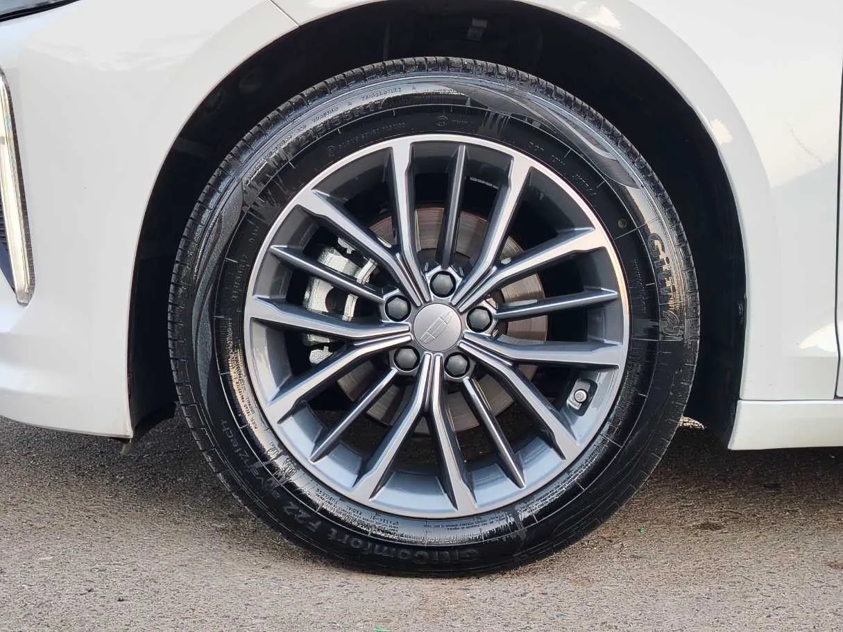 Car image 10