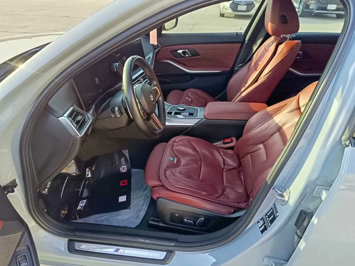 Car image 16