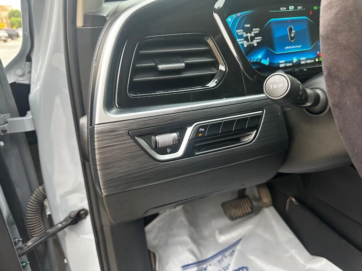 Car image 29