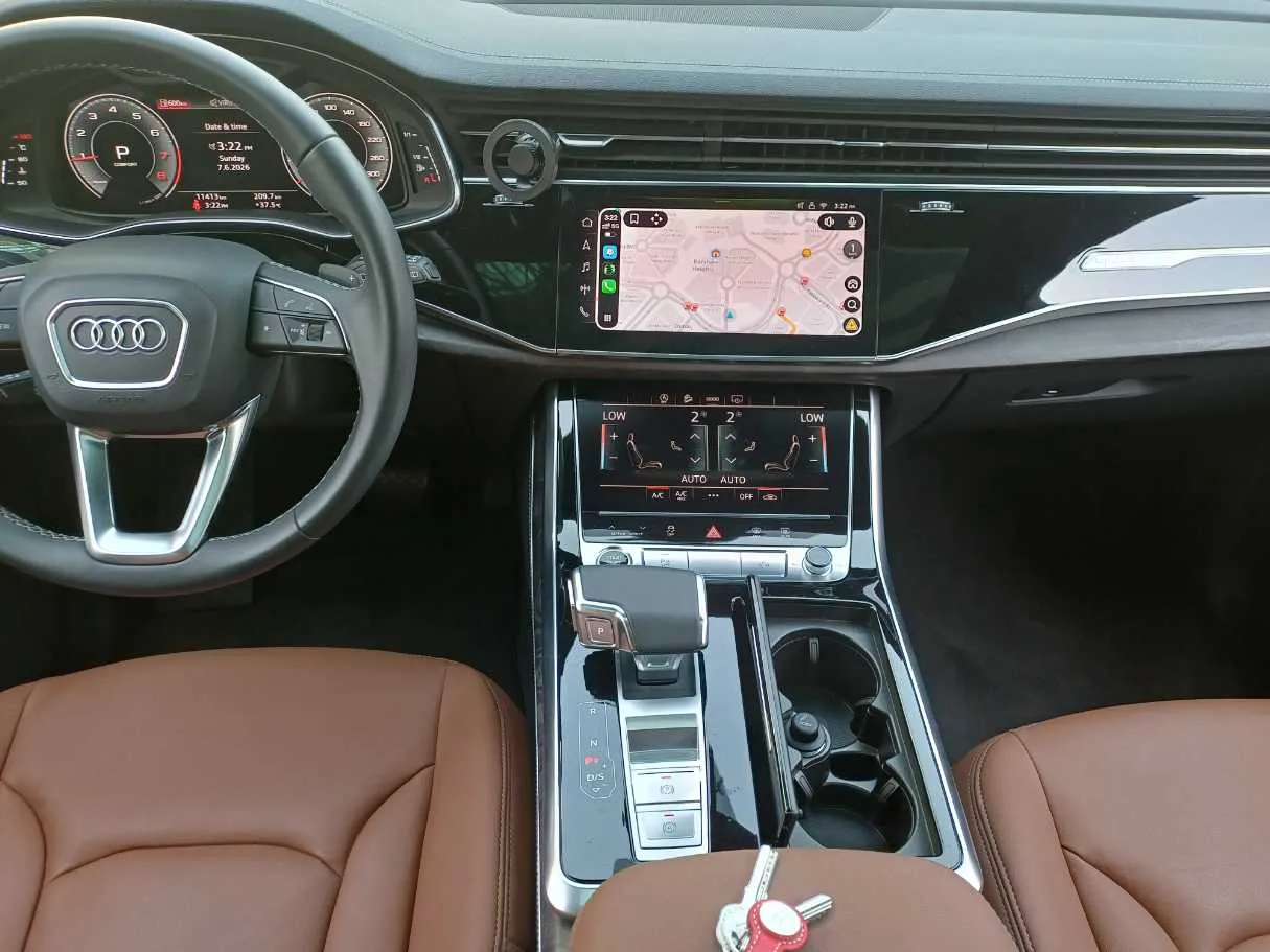 Car image 19