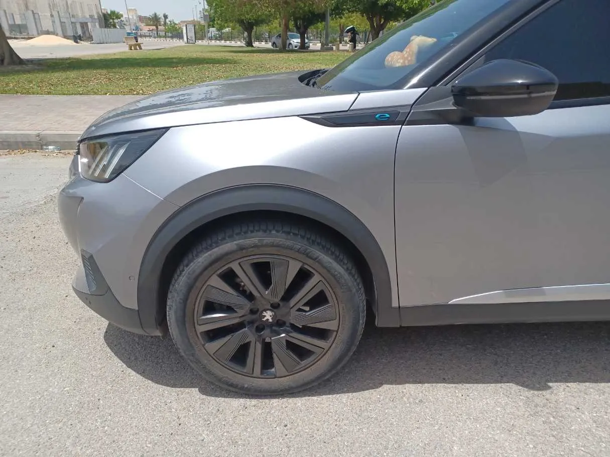 Car image 17